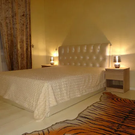 Апартаменты 3 Комнаты Карла Маркса 34 Apartament Mińsk